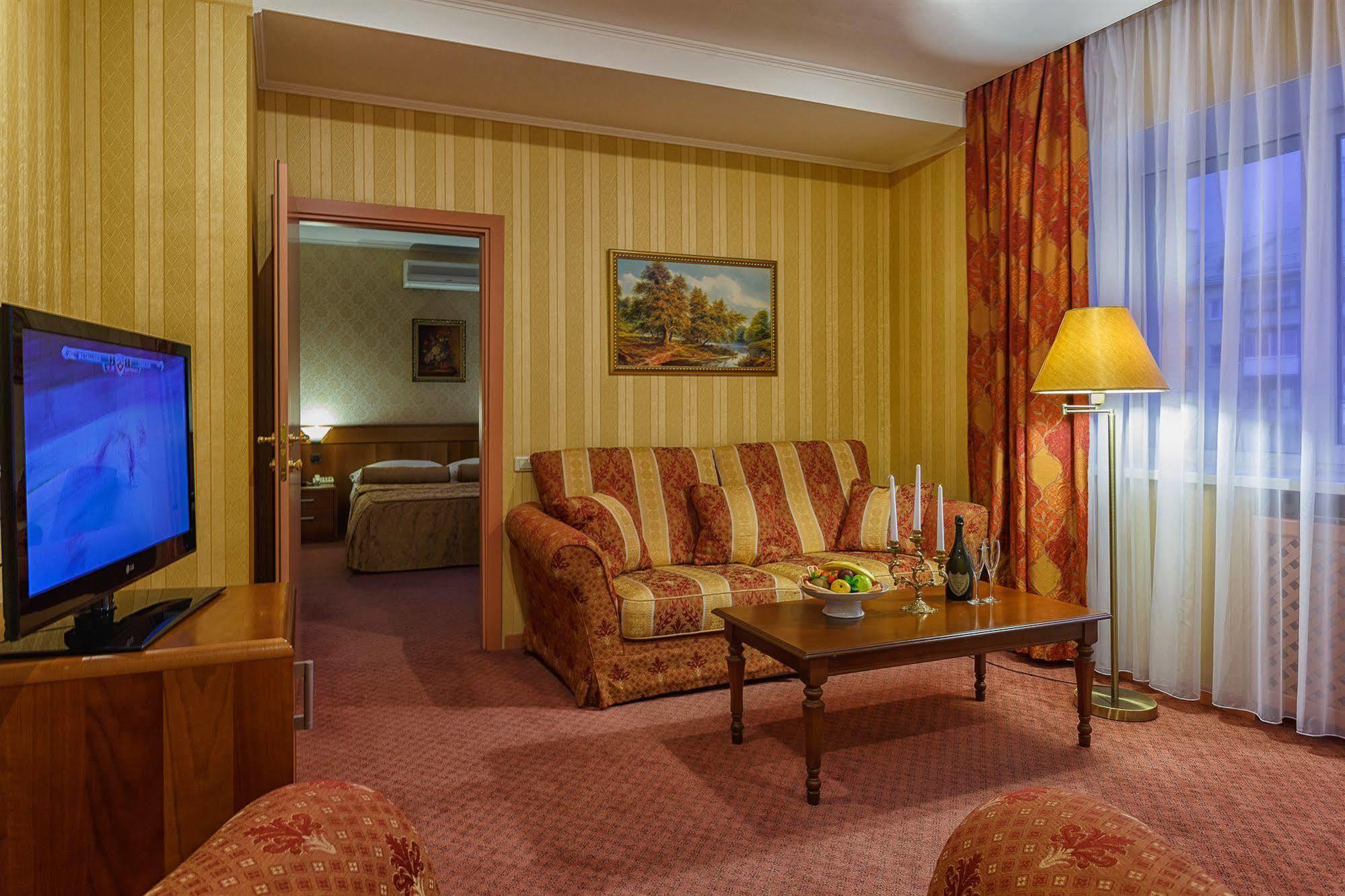 Slavyanka Hotel Tcheliabinsk Extérieur photo