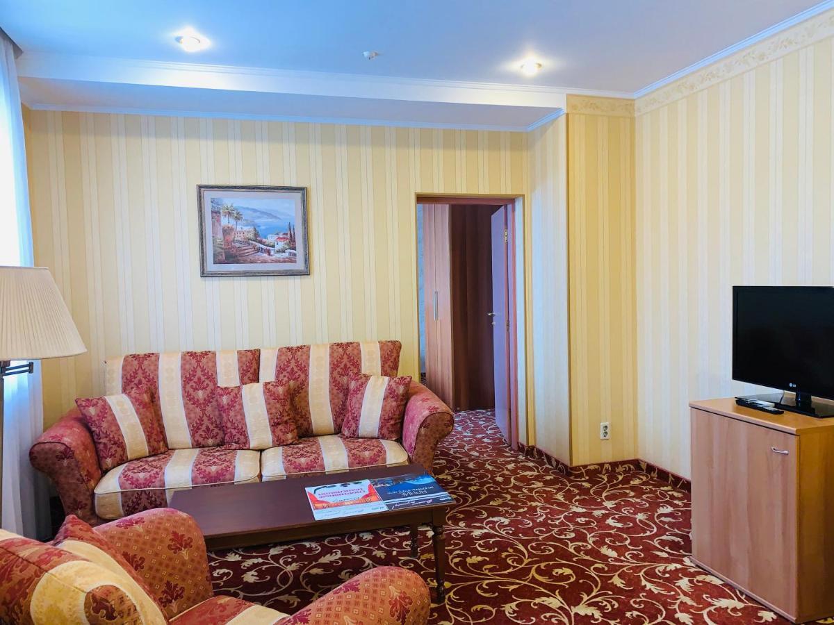 Slavyanka Hotel Tcheliabinsk Extérieur photo