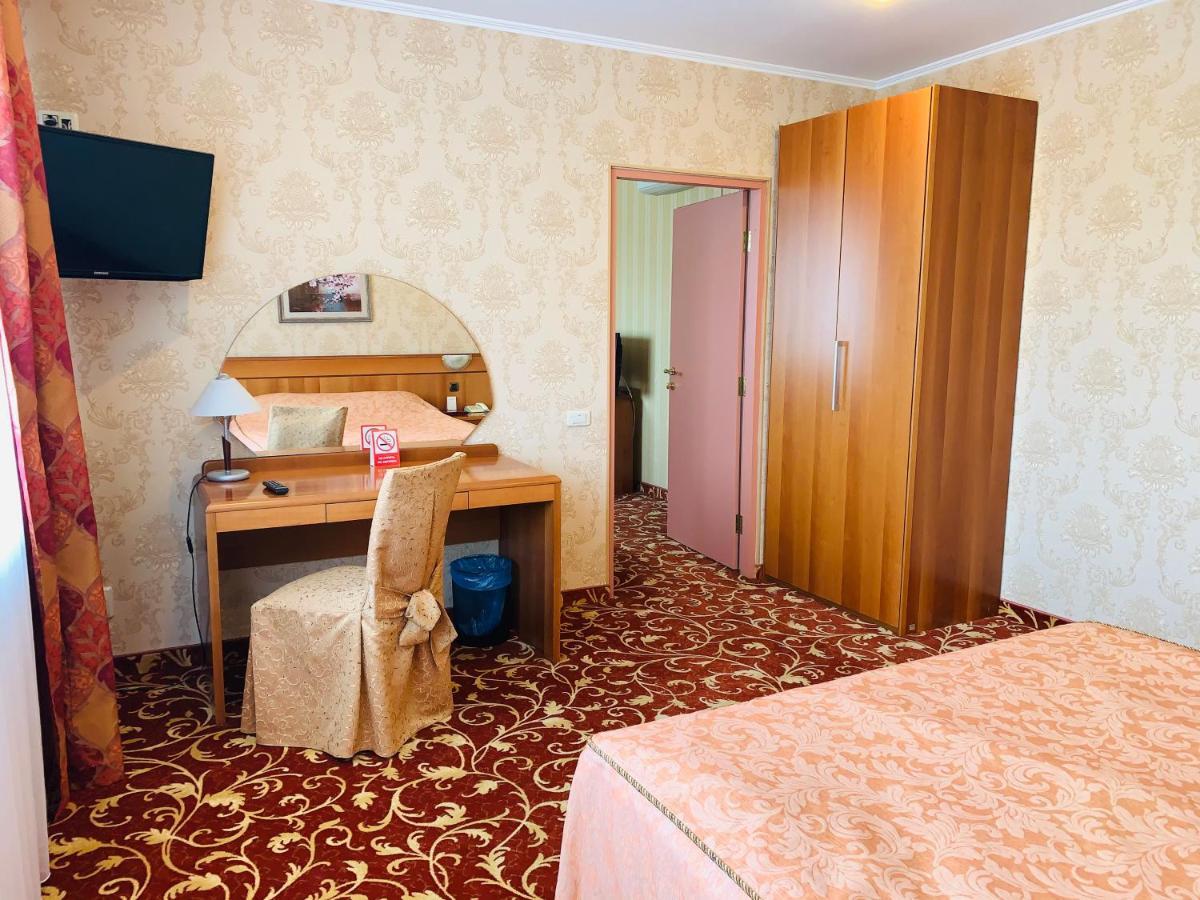 Slavyanka Hotel Tcheliabinsk Extérieur photo