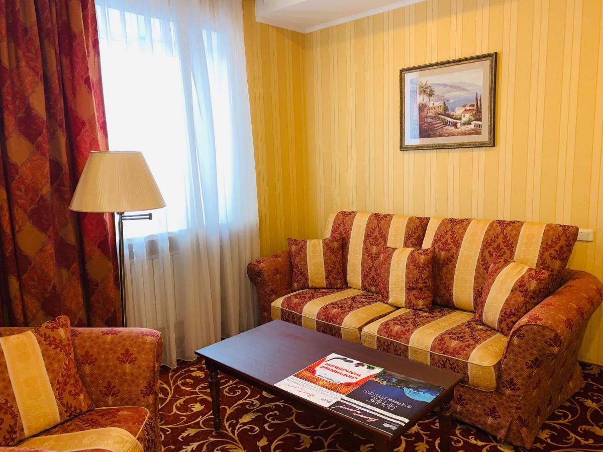 Slavyanka Hotel Tcheliabinsk Extérieur photo